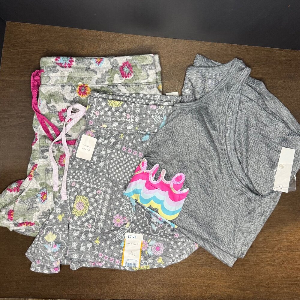 Women’s Secret Treasures Lounge Clothes, Size Large